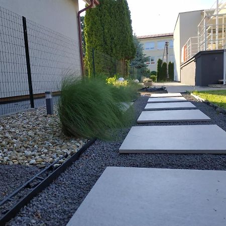 Slnecny Apartmanovy Dom Oslany エクステリア 写真